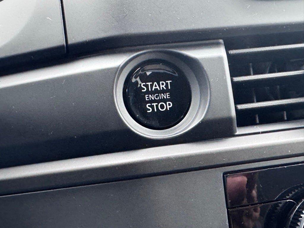 2025 Nissan Pathfinder S