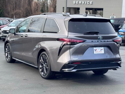 2022 Toyota Sienna XSE 7 Passenger