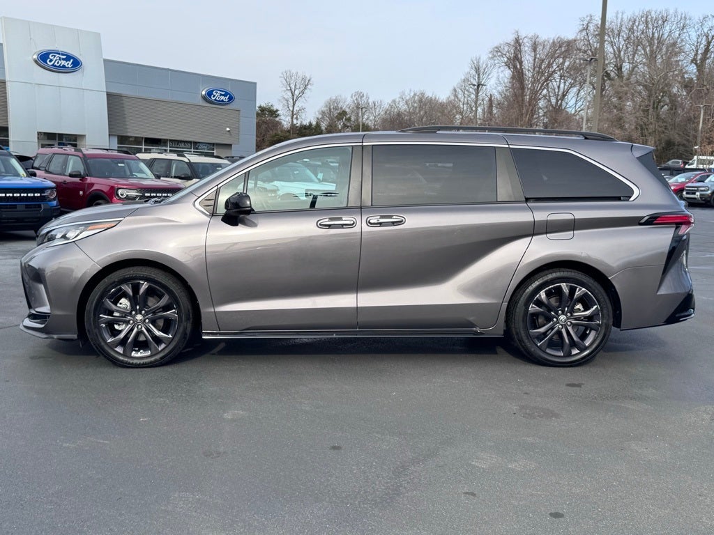 2022 Toyota Sienna XSE 7 Passenger