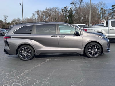 2022 Toyota Sienna XSE 7 Passenger