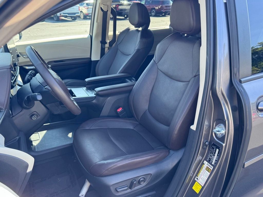 2023 Toyota Sienna Platinum 7 Passenger