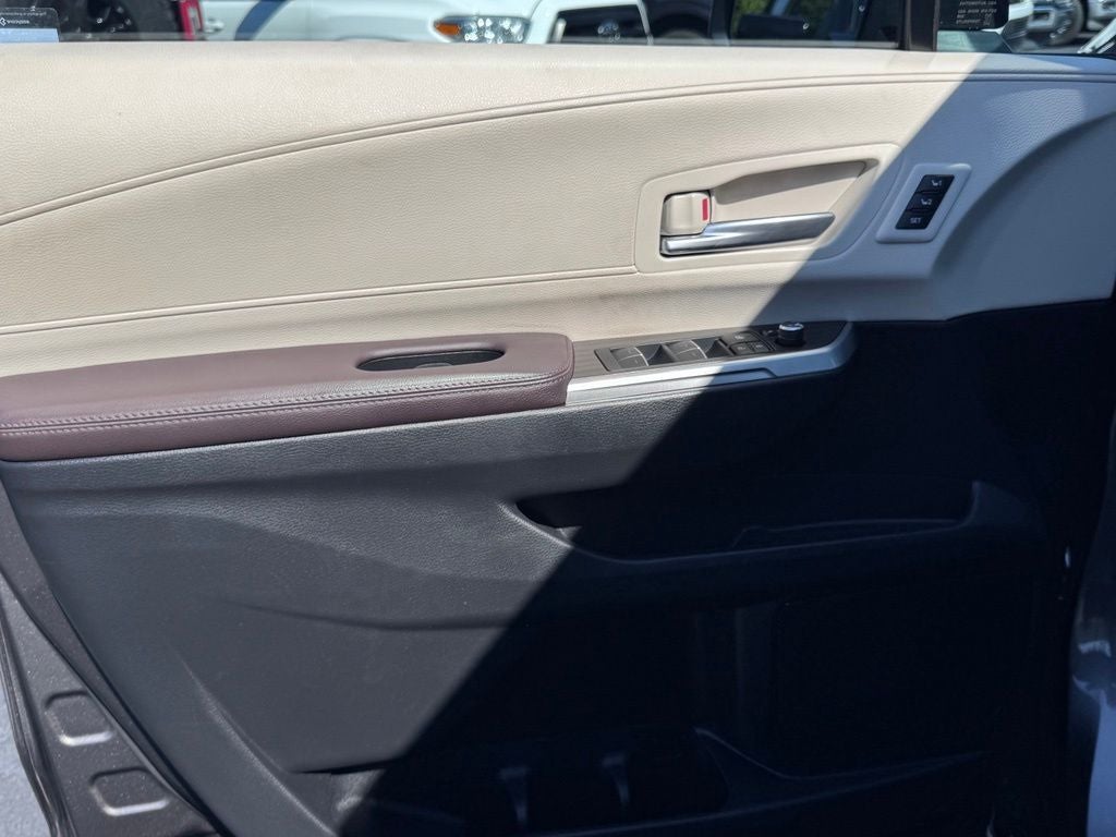 2023 Toyota Sienna Platinum 7 Passenger