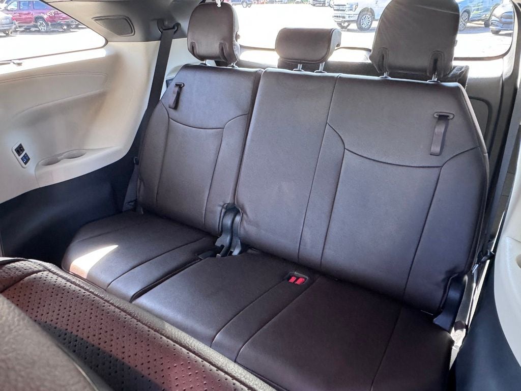 2023 Toyota Sienna Platinum 7 Passenger