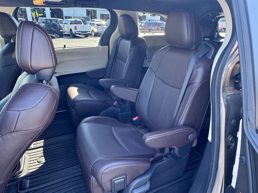 2023 Toyota Sienna Platinum 7 Passenger