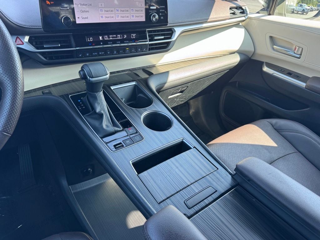 2023 Toyota Sienna Platinum 7 Passenger