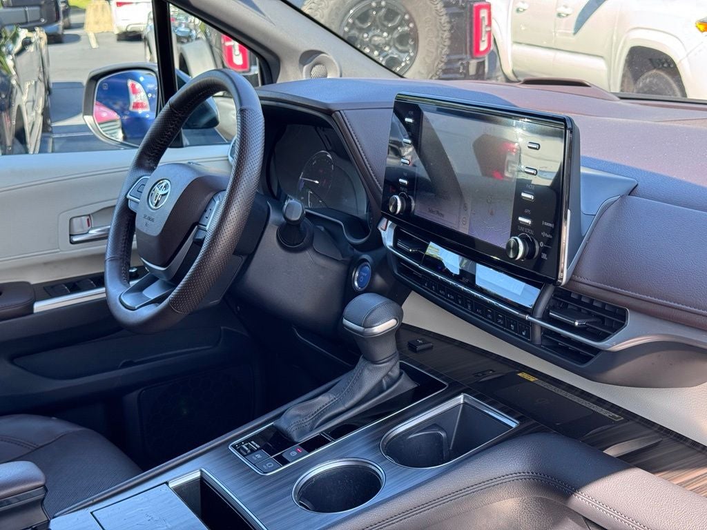 2023 Toyota Sienna Platinum 7 Passenger