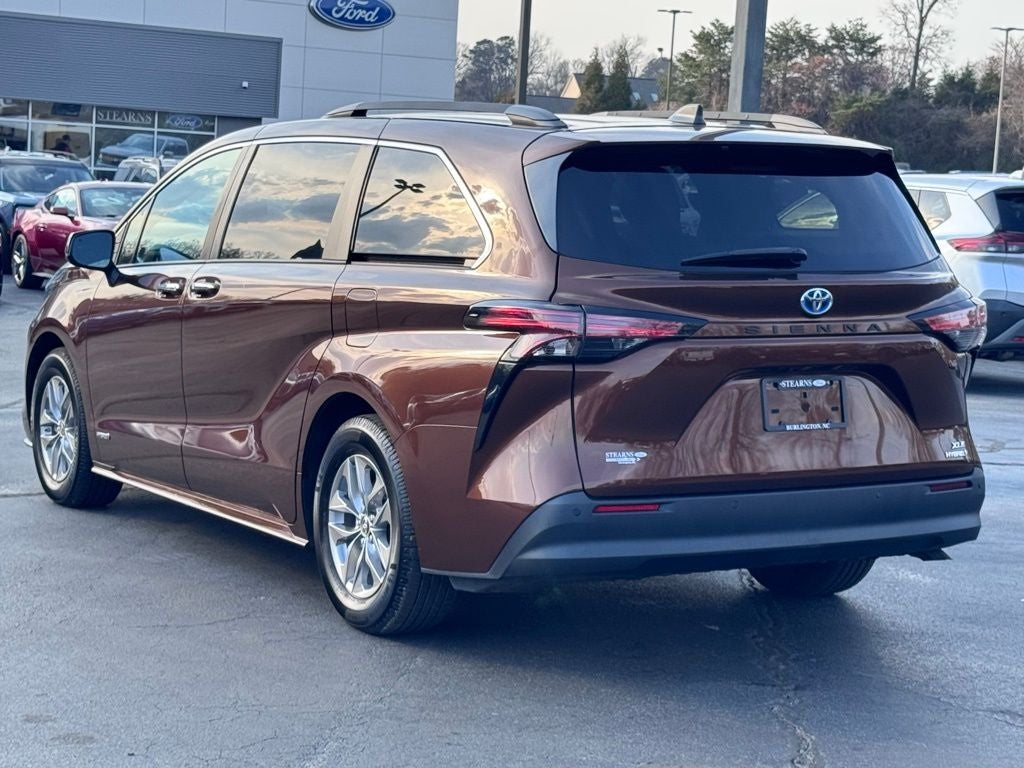 2021 Toyota Sienna XLE 8 Passenger