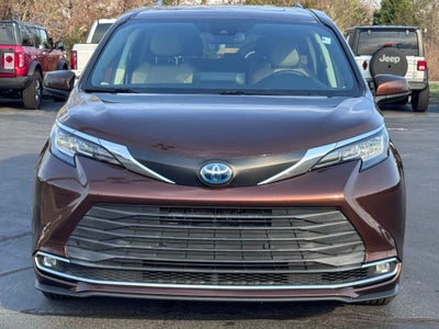 2021 Toyota Sienna XLE 8 Passenger