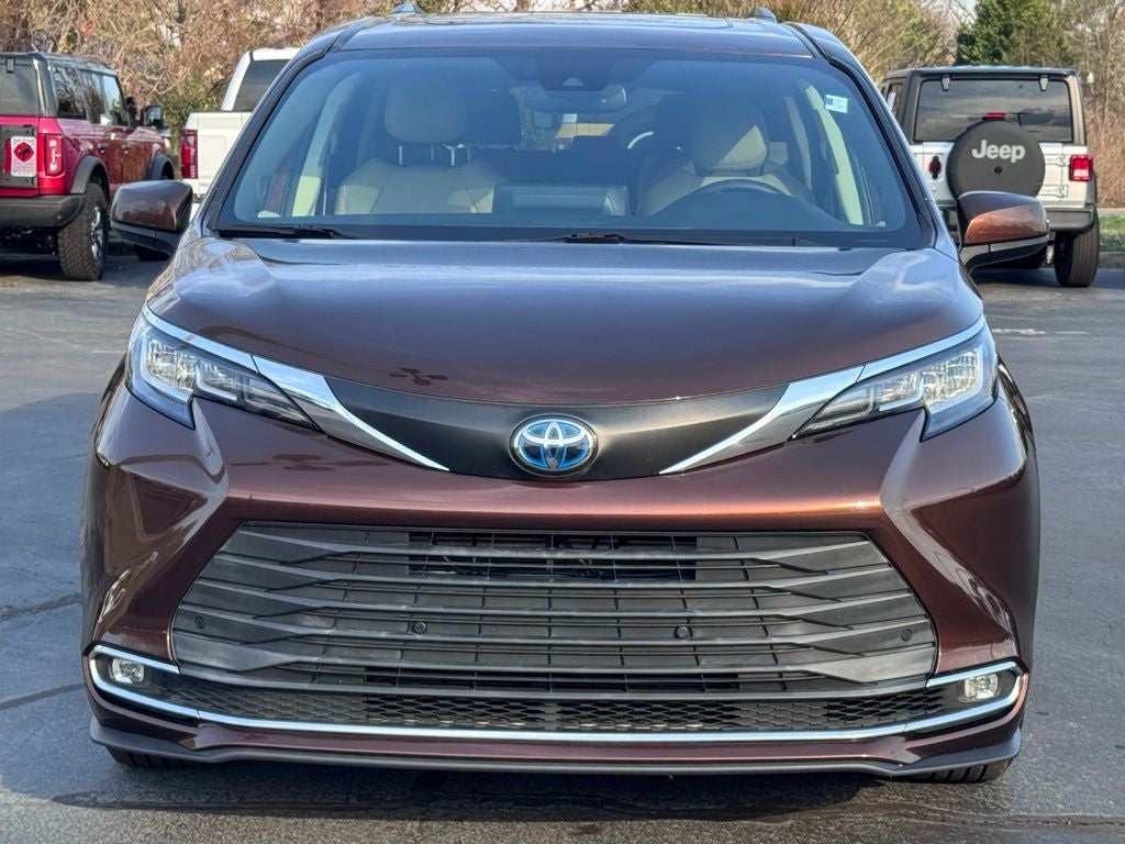 2021 Toyota Sienna XLE 8 Passenger