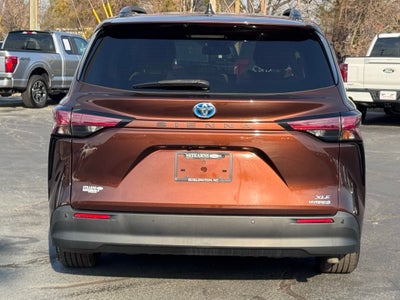 2021 Toyota Sienna XLE 8 Passenger