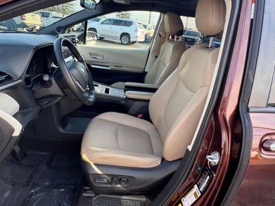 2021 Toyota Sienna XLE 8 Passenger