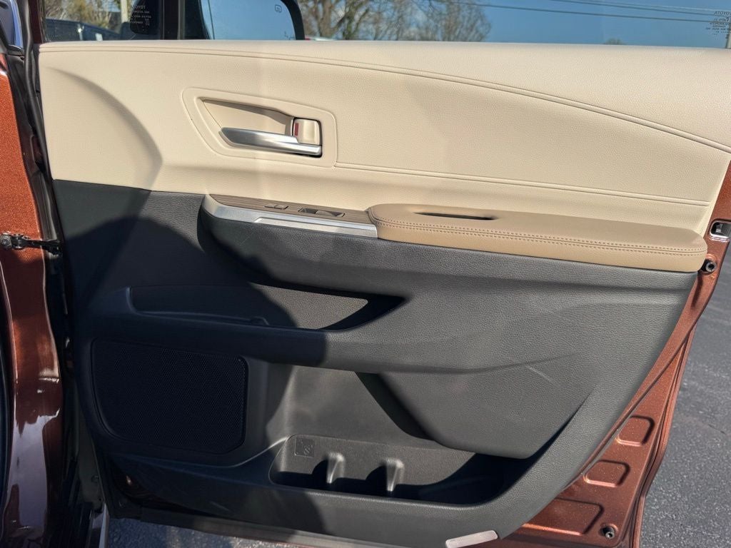 2021 Toyota Sienna XLE 8 Passenger