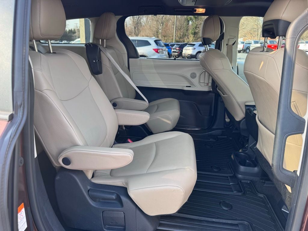 2021 Toyota Sienna XLE 8 Passenger