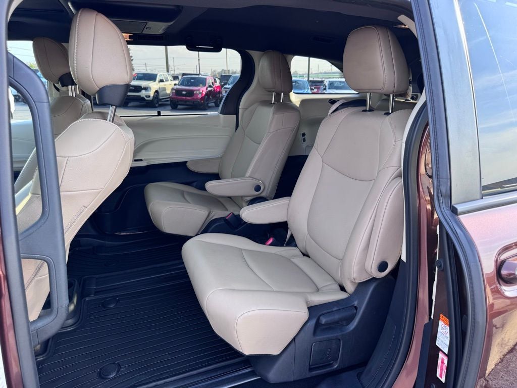 2021 Toyota Sienna XLE 8 Passenger