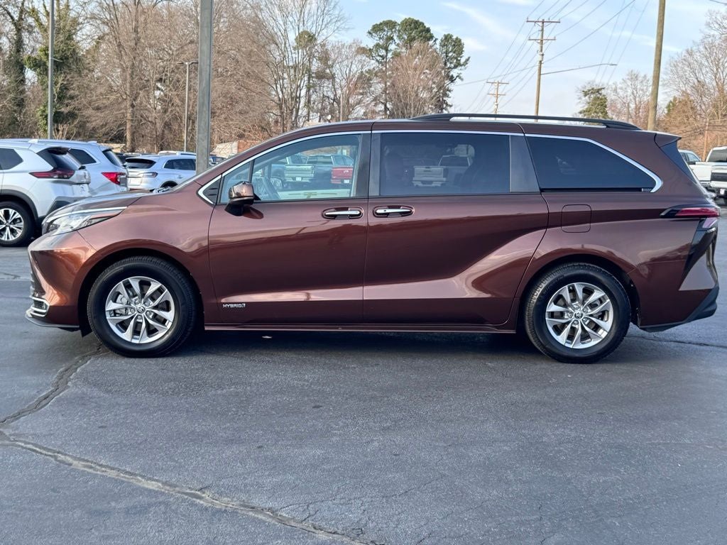2021 Toyota Sienna XLE 8 Passenger