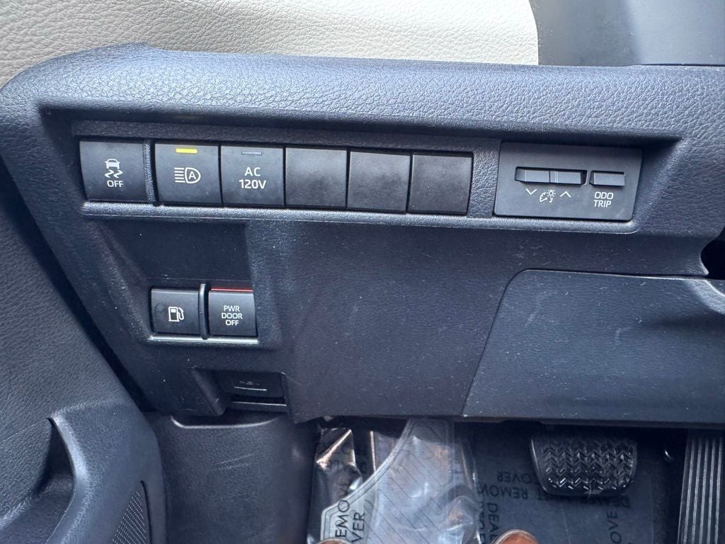 2021 Toyota Sienna XLE 8 Passenger