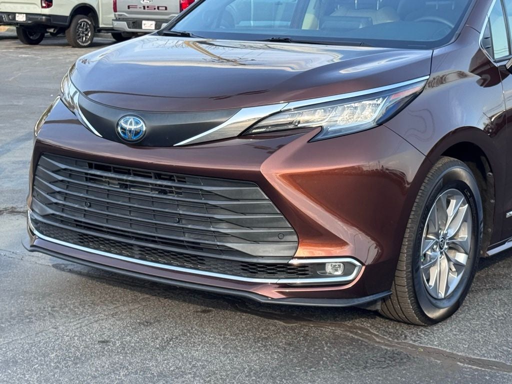 2021 Toyota Sienna XLE 8 Passenger
