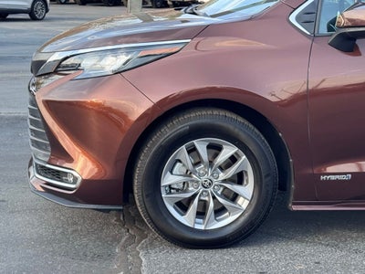 2021 Toyota Sienna XLE 8 Passenger