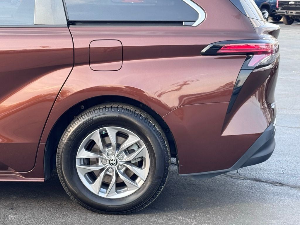 2021 Toyota Sienna XLE 8 Passenger