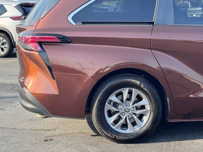 2021 Toyota Sienna XLE 8 Passenger