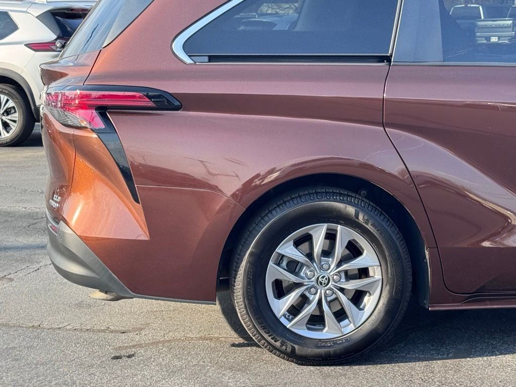 2021 Toyota Sienna XLE 8 Passenger