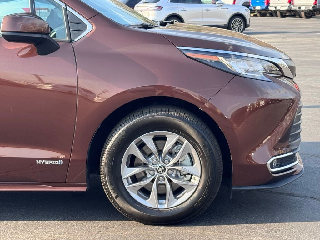 2021 Toyota Sienna XLE 8 Passenger