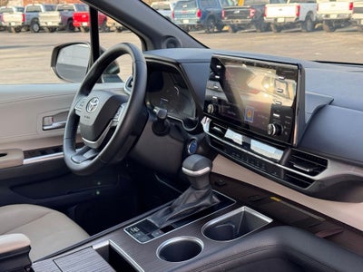 2021 Toyota Sienna XLE 8 Passenger