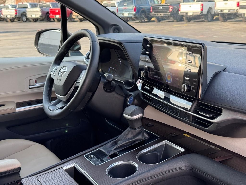 2021 Toyota Sienna XLE 8 Passenger