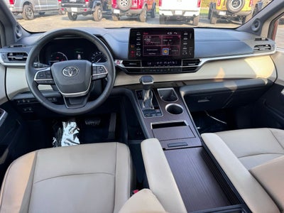 2021 Toyota Sienna XLE 8 Passenger