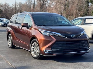 2021 Toyota Sienna XLE 8 Passenger