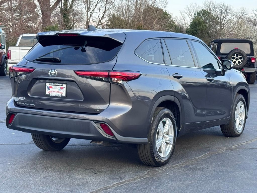 2022 Toyota Highlander LE