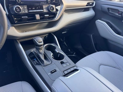 2022 Toyota Highlander LE