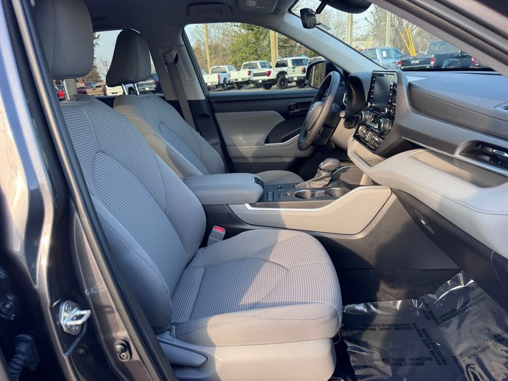 2022 Toyota Highlander LE