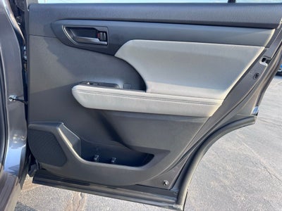 2022 Toyota Highlander LE