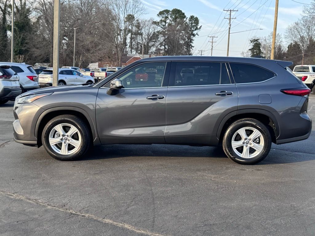 2022 Toyota Highlander LE