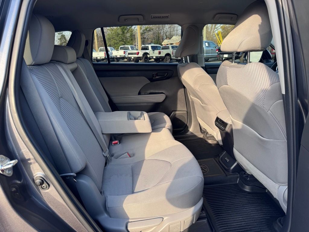 2022 Toyota Highlander LE