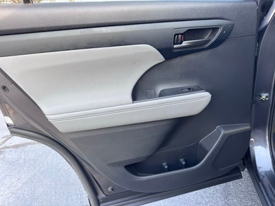 2022 Toyota Highlander LE