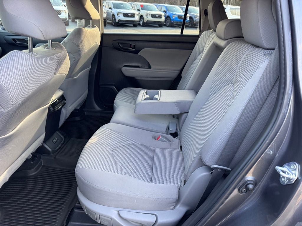 2022 Toyota Highlander LE