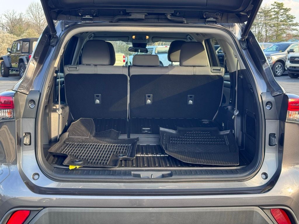 2022 Toyota Highlander LE