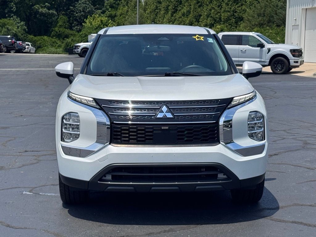 2022 Mitsubishi Outlander ES