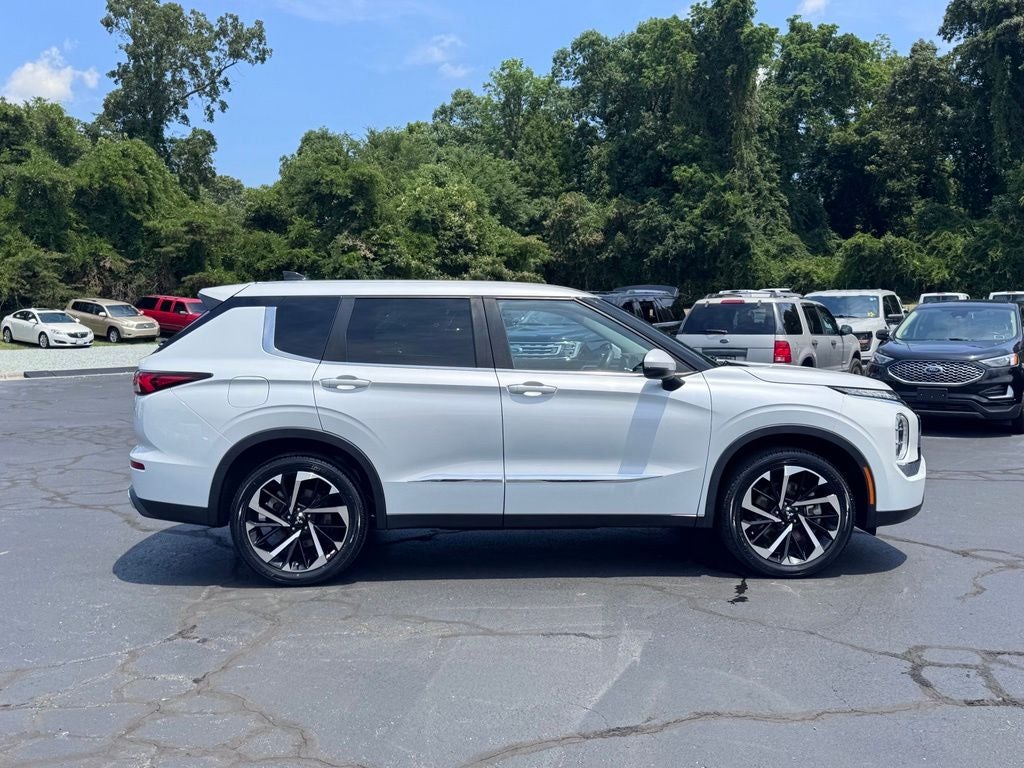 2022 Mitsubishi Outlander ES