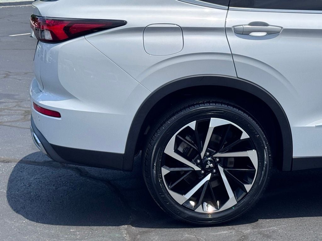 2022 Mitsubishi Outlander ES