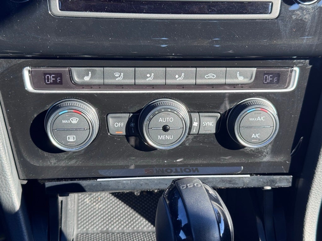 2016 Volkswagen Golf R DCC & Navigation 4Motion 4Motion