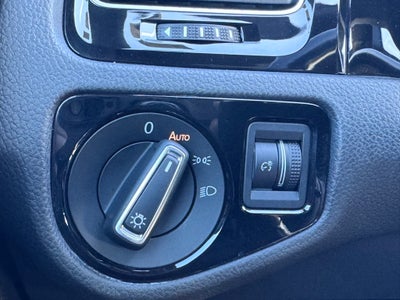 2016 Volkswagen Golf R DCC & Navigation 4Motion 4Motion