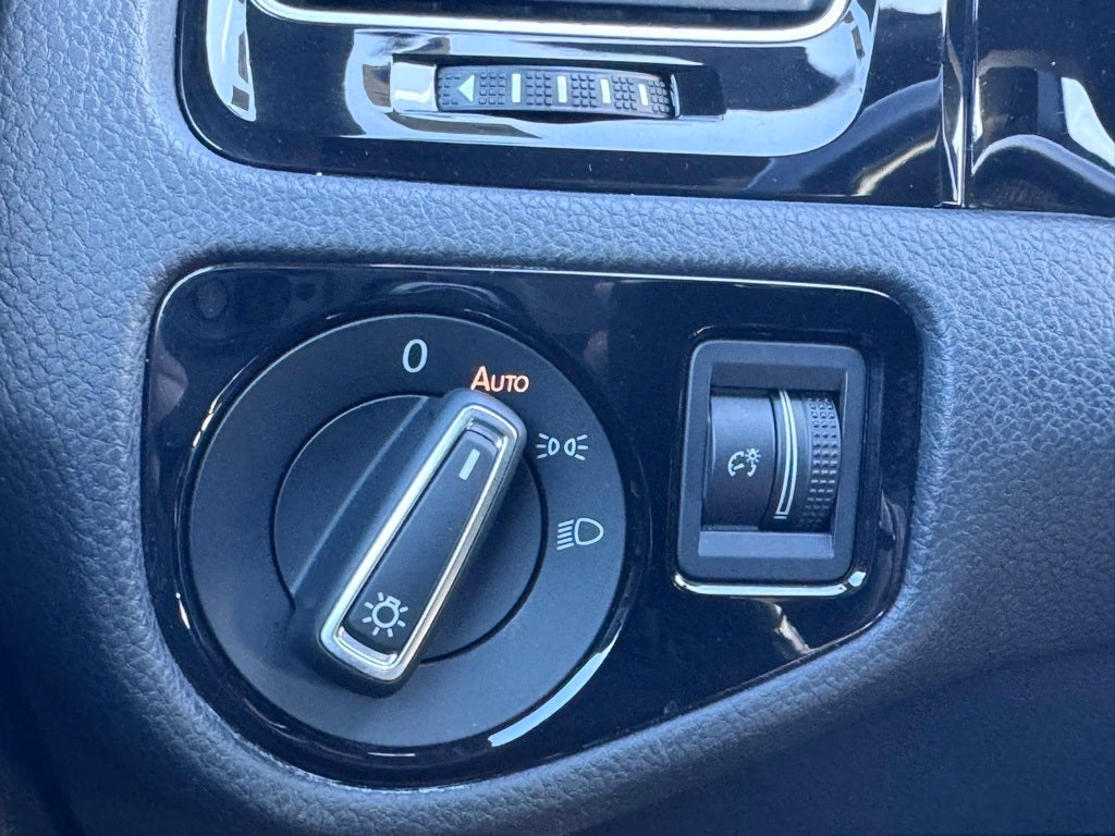 2016 Volkswagen Golf R DCC & Navigation 4Motion 4Motion