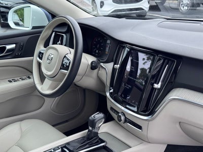 2022 Volvo V60 Cross Country T5