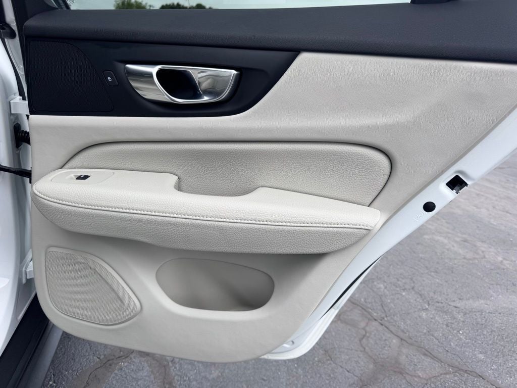 2022 Volvo V60 Cross Country T5