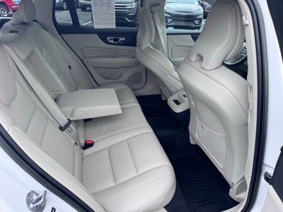2022 Volvo V60 Cross Country T5