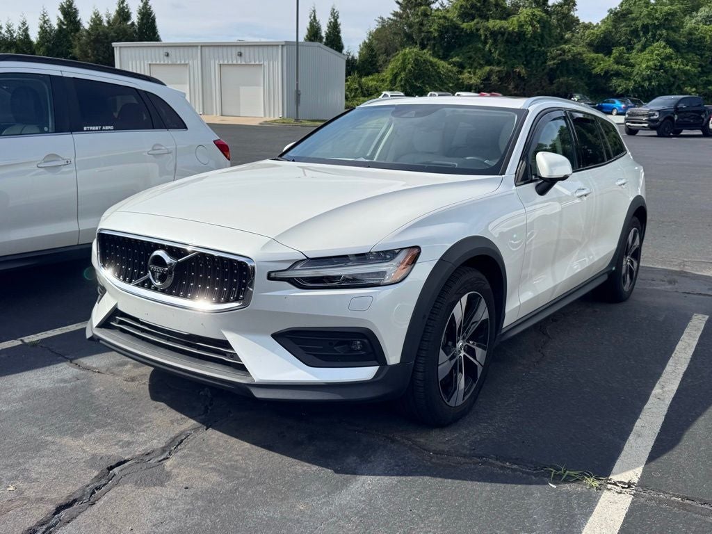 2022 Volvo V60 Cross Country T5