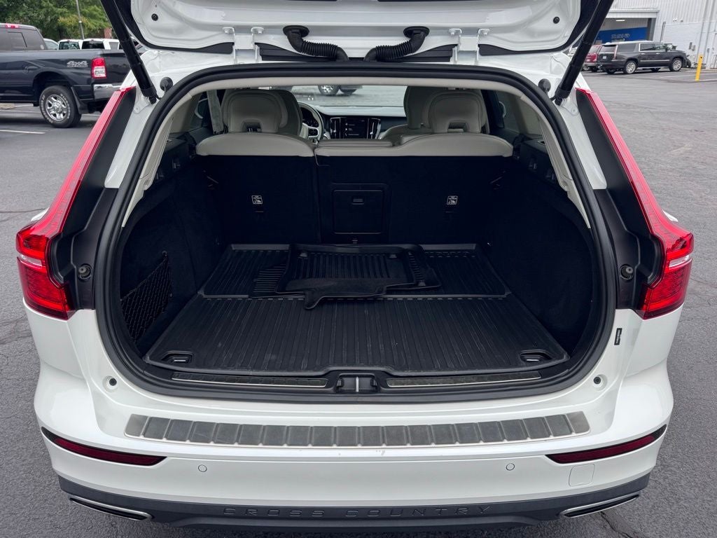 2022 Volvo V60 Cross Country T5